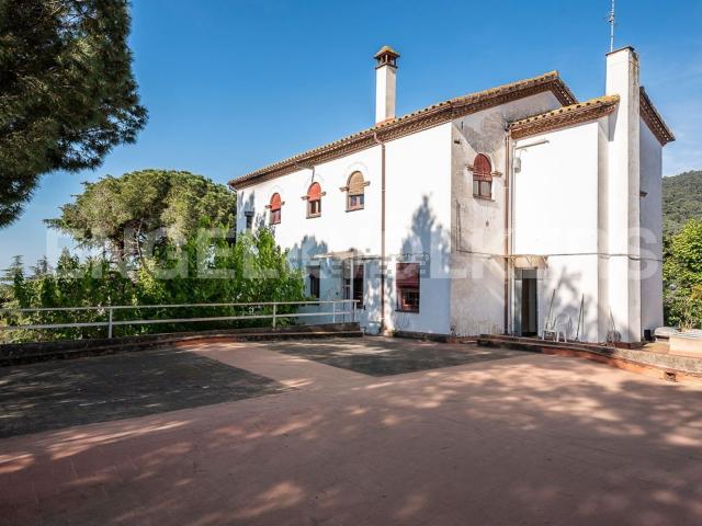 Edificio, Premià de Dalt