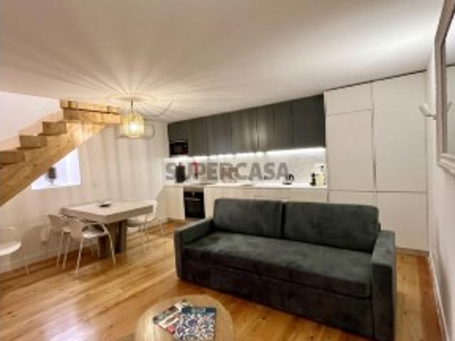 Edifício Remodelado na Rua de São Bento Excelente Oportunidade de Investimento