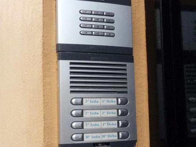 Edificio Reformado de 8 Viviendas con Rentabilidad de Alquiler en Alicante
