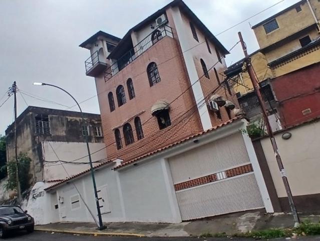 EDIFICIO RESIDENCIAL UBICADO EN LA ALTA FLORIDA