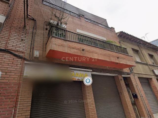 Edificio residencial con local y viviendas en Calle Pastora La 27 con alta proyección en Rubí