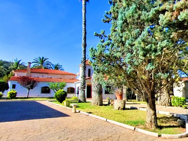 Edificio residencial exclusivo en Monóvar 1800m² Elda