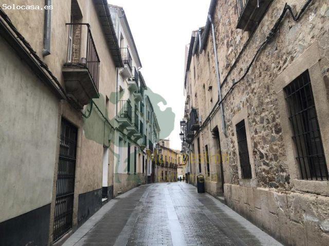 EDIFICIO SINGULAR EN PLENA PARTE ANTIGUA DE CACERES
