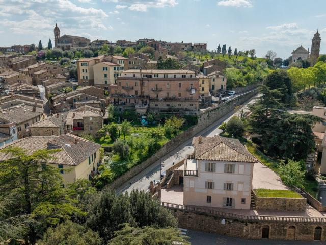 Edificio storico nel centro storico di Montalcino 330m² Montalcino