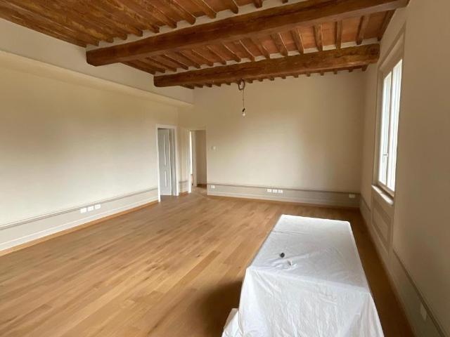 Edificio storico in affitto a Cascina