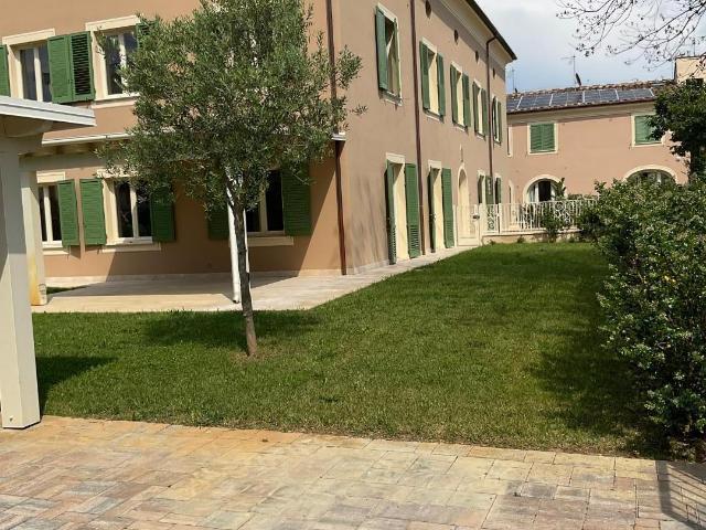 Edificio storico in affitto a Cascina