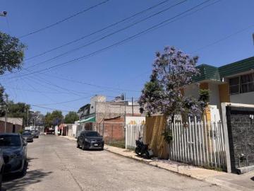 Edifico en Venta con 3 departamentos en Pachuca