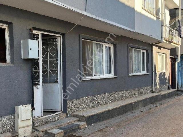 Edincikte Daire Ve İki Dükkan Satılık