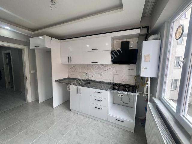 Edirne Özsoy Emlak Danışmanlık'dan Ayşekadın Semtinde Ara Kat Satılık 2+1 Yeni Daire