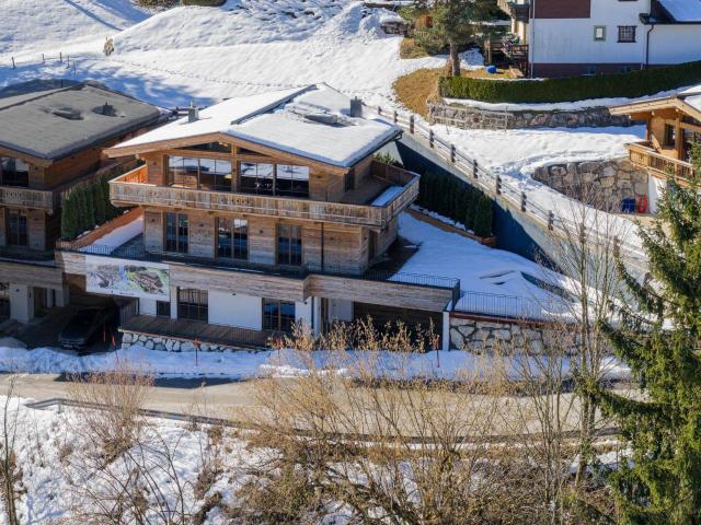 Edles Neubau Chalet mit Außenpool und herrlichem Bergpanorama