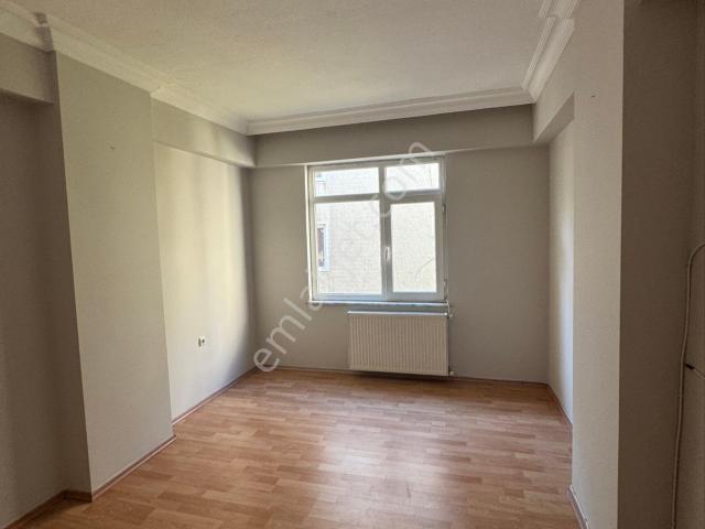 Edremıt Cumhurıyet Mahallesı Pazartesı Pazarı