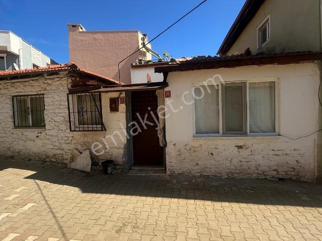 Edremit Kızılkeçili'de 3 +1 Köy Evi