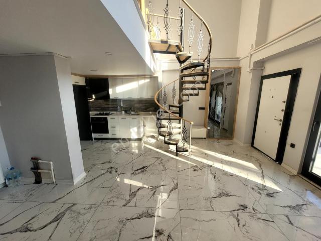 Edremit Kadıköy'de Bahçeli Lüks Loft Daire