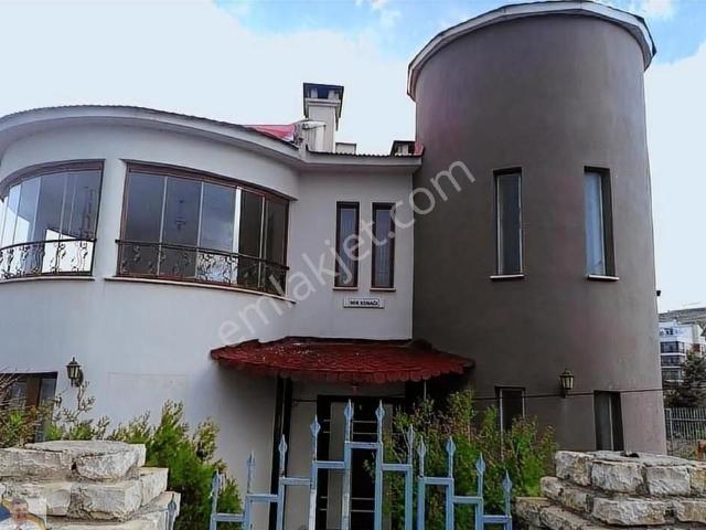 Edremit'te Satılık Deniz Manzaralı Geniş Dublex Villa