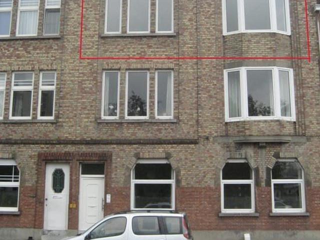 Een 2 slaapkamer appartement nabij UZ en station