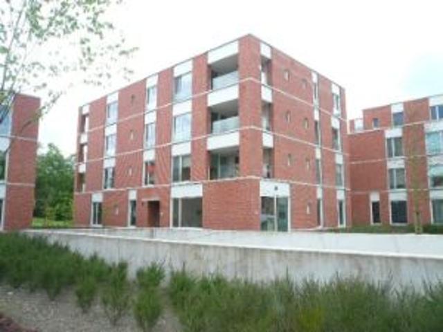 Een gunstig gelegen appartement met lift en parkeerplaats