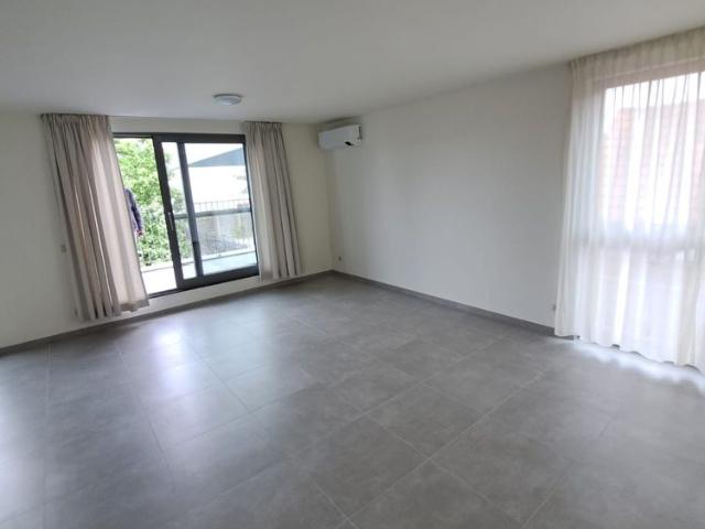 Een mooi afgewerkt appartement op de eerste verdieping met terras en lift