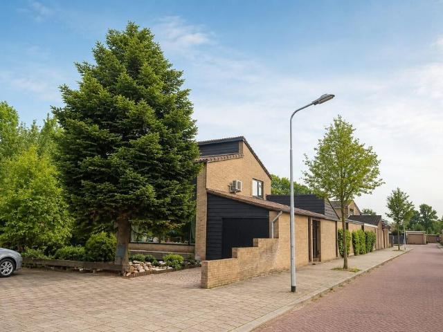 Eengezinswoning, 2 onder 1 kapwoning te huur in Oss