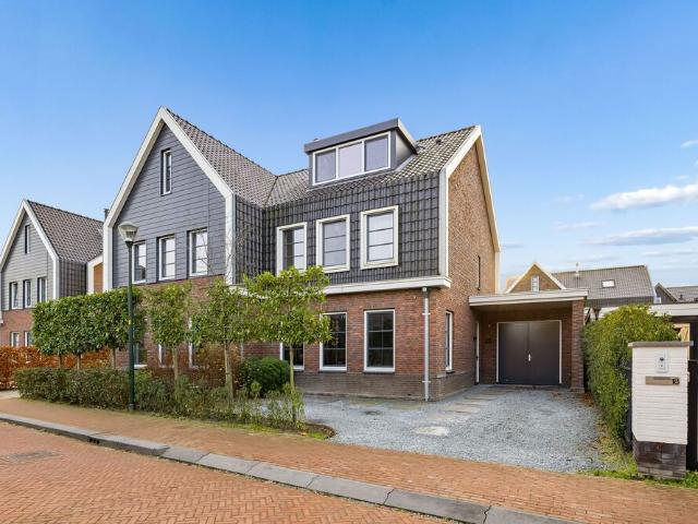 Eengezinswoning, 2 onder 1 kapwoning te huur in Blaricum