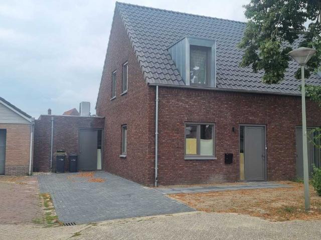 Eengezinswoning, 2 onder 1 kapwoning te huur in Herpen