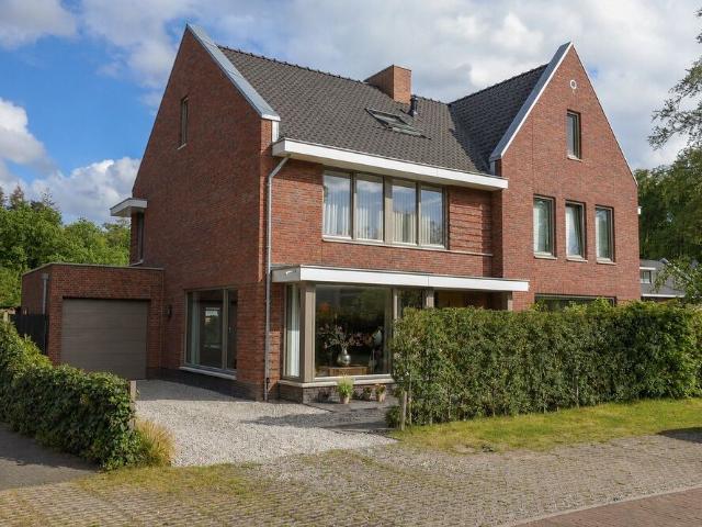 Eengezinswoning, 2 onder 1 kapwoning te huur in Hilversum