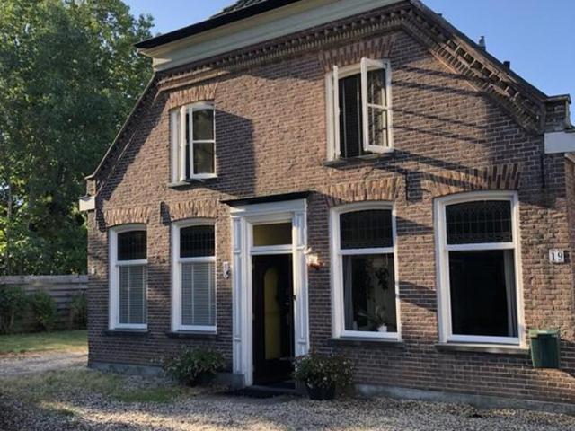 Eengezinswoning, 2 onder 1 kapwoning te huur in Houten