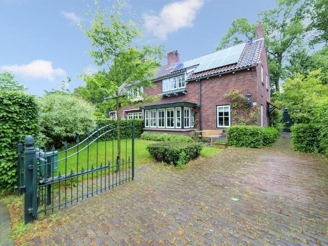 Eengezinswoning, 2 onder 1 kapwoning te huur in Laren