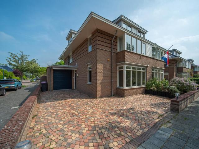 Eengezinswoning, 2 onder 1 kapwoning te huur in Leidschendam