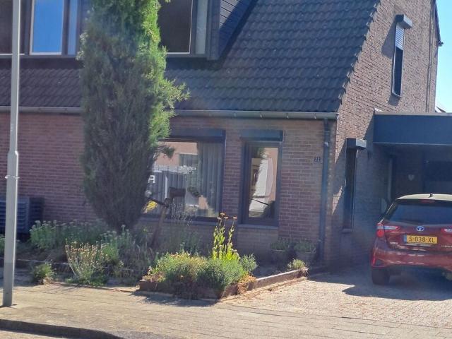 Eengezinswoning, 2 onder 1 kapwoning te huur in Roermond