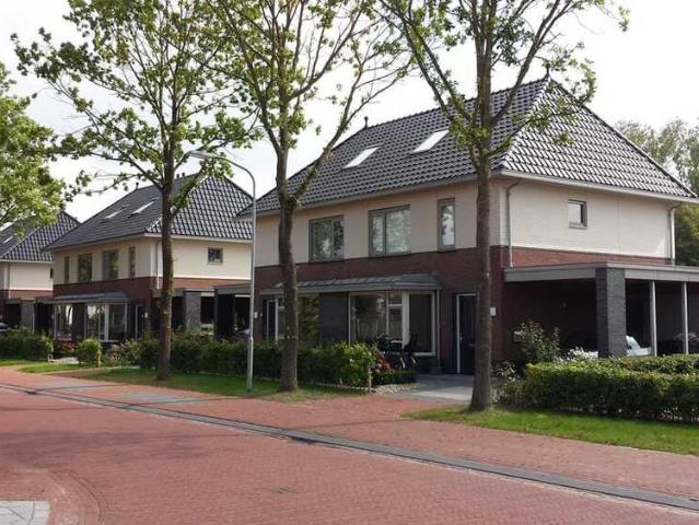 Eengezinswoning, 2 onder 1 kapwoning te huur in Zuidhorn