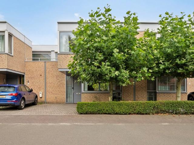 Eengezinswoning, geschakelde 2 onder 1 kapwoning te huur in Eindhoven