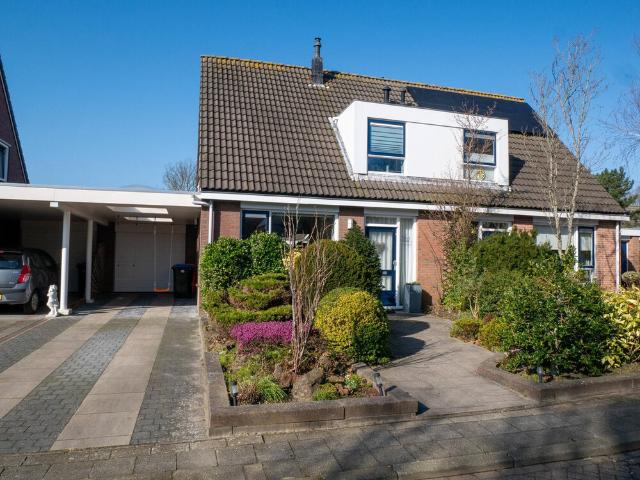 Eengezinswoning, geschakelde 2 onder 1 kapwoning te huur in Julianadorp