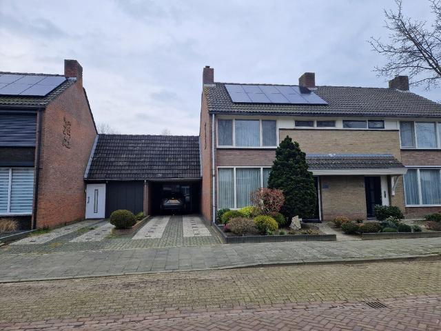 Eengezinswoning, geschakelde 2 onder 1 kapwoning te huur in Sint Oedenrode
