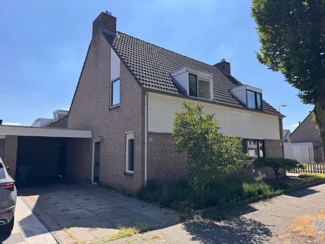 Eengezinswoning, geschakelde 2 onder 1 kapwoning te huur in Tilburg