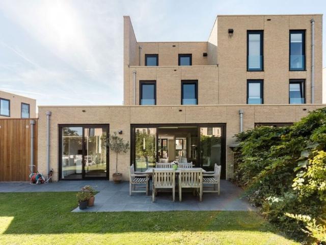 Eengezinswoning, hoekwoning te huur in Amsterdam