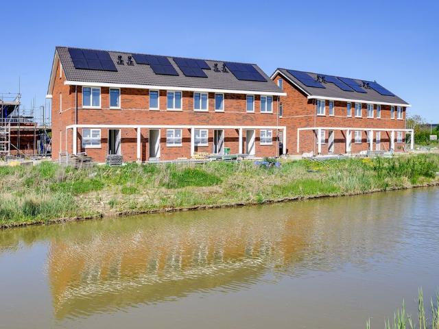 Eengezinswoning, hoekwoning te huur in Strijen