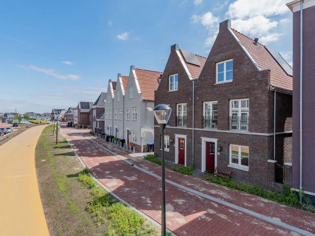 Eengezinswoning, hoekwoning te huur in Weesp