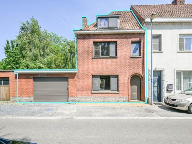 Eéngezinswoning met garage in centrum Waregem