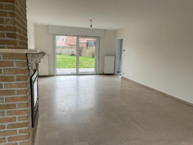 EENGEZINSWONING met tuin & garage