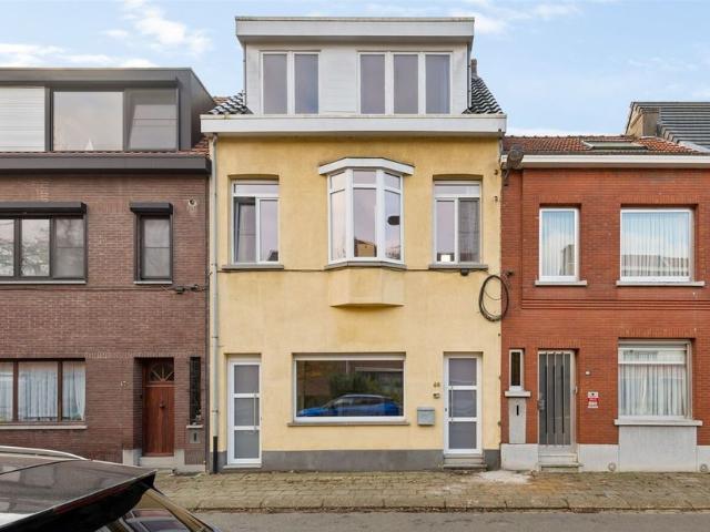Eengezinswoning te koop voor 349900 euro met 4 slaapkamers