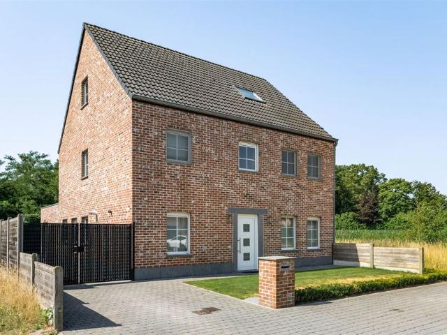 Eengezinswoning te koop voor 499000 euro met 5 slaapkamers