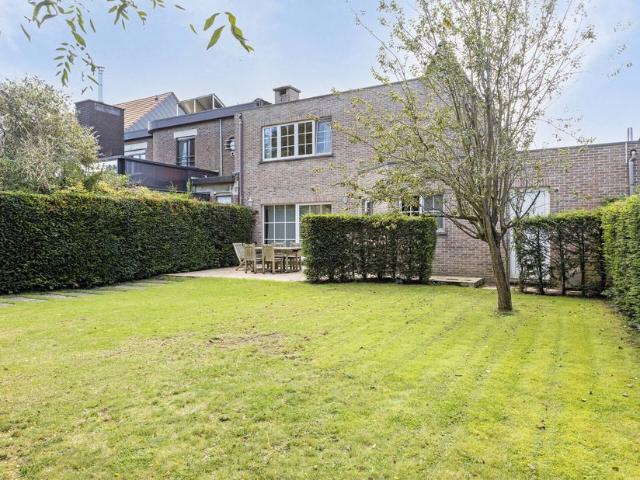 Eengezinswoning te koop voor 650000 euro met 4 slaapkamers