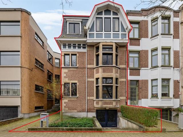 Eengezinswoning te koop voor 649500 euro met 6 slaapkamers