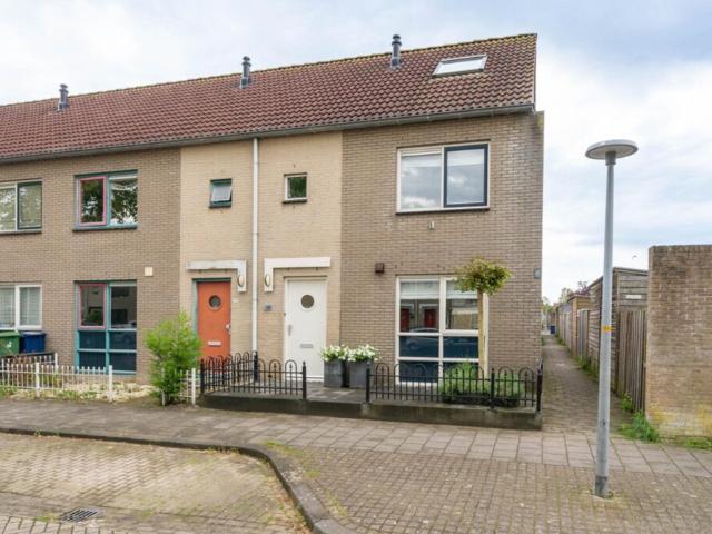 Eengezinswoning, tussenwoning te huur in Almere