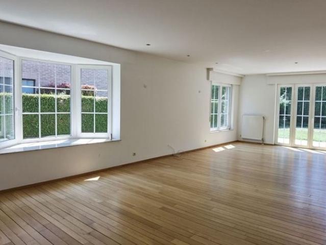 Eengezinswoning te huur in Kraainem voor € 3.950 met 5 slaapkamers