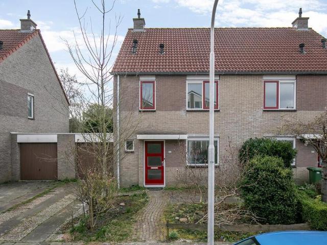 Eengezinswoning, geschakelde 2 onder 1 kapwoning te huur in Leeuwarden