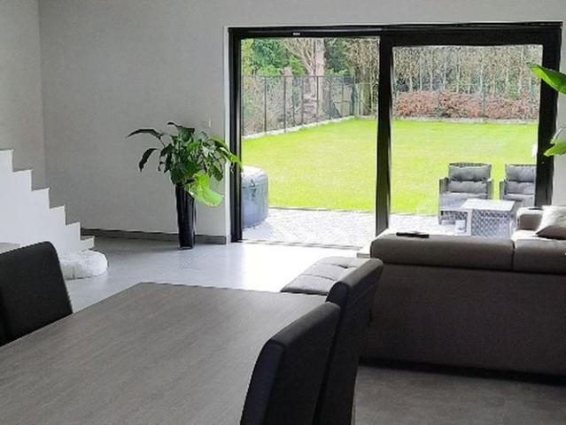 Eengezinswoning te huur in Opglabbeek voor € 1.290 met 3 slaapkamers