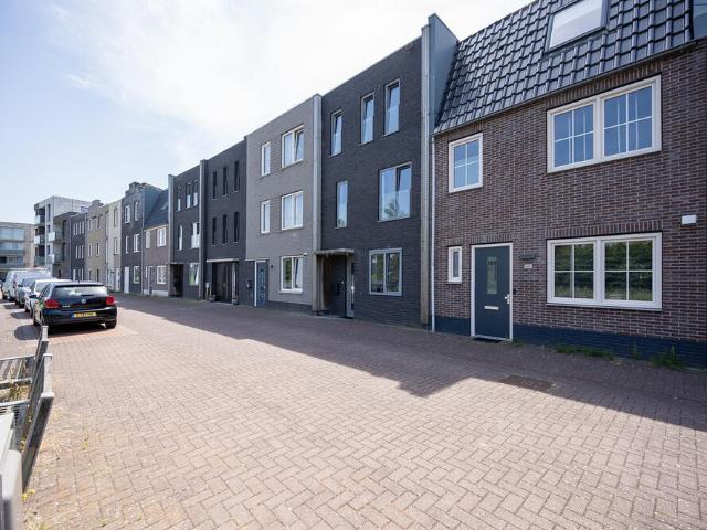 Eengezinswoning, tussenwoning te huur in Almere