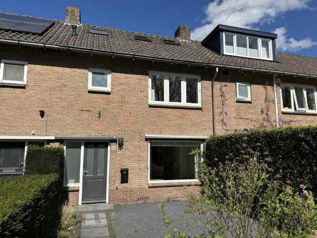 Eengezinswoning, tussenwoning te huur in Laren