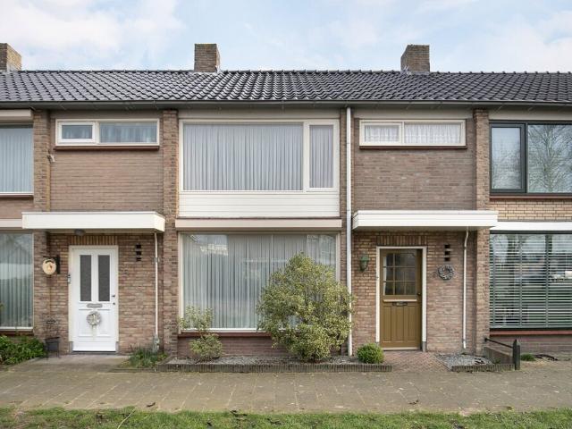 Eengezinswoning, tussenwoning te huur in Vlijmen